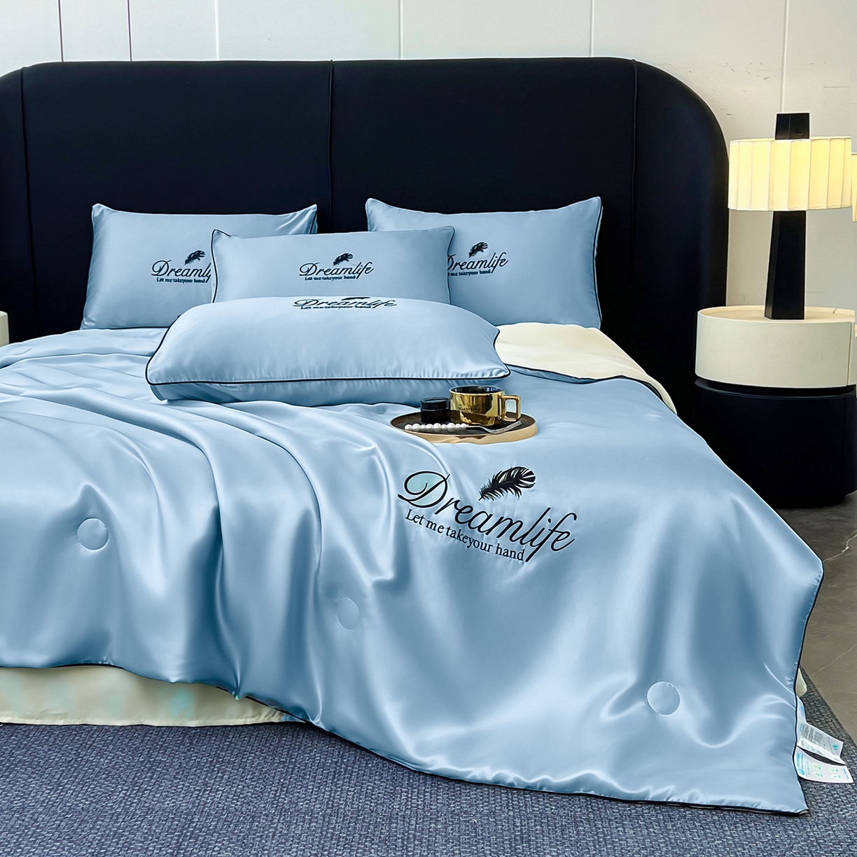 91家纺网 家纺一手货源 找家纺 鑫佰利 2026新款水洗冰丝刺绣夏被夏凉被空调被 天蓝拼米白