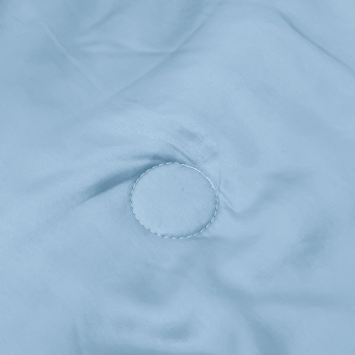 91家纺网 家纺一手货源 找家纺 鑫佰利 2026新款水洗冰丝刺绣夏被夏凉被空调被 天蓝拼米白