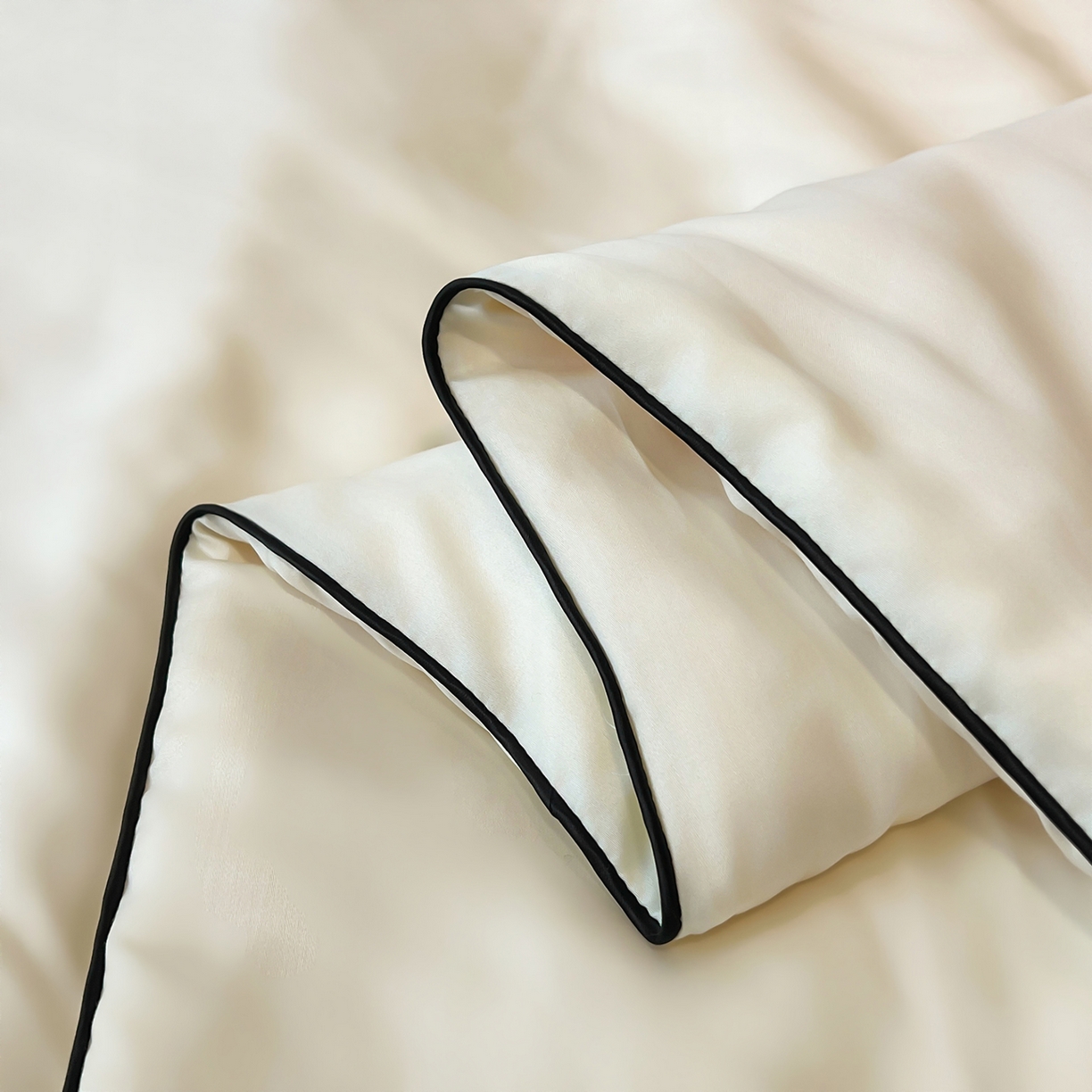 91家纺网 家纺一手货源 找家纺 鑫佰利 2026新款水洗冰丝刺绣夏被夏凉被空调被 米白