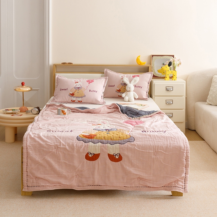 91家纺网 家纺一手货源 找家纺 悦然毛巾被 2026新款全棉纯棉纱布儿童四层纱单枕套枕套单件 甜蜜小免