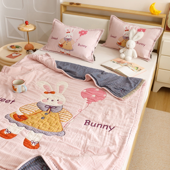 91家纺网 家纺一手货源 找家纺 悦然毛巾被 2026新款全棉纯棉纱布儿童四层纱单枕套枕套单件 甜蜜小免