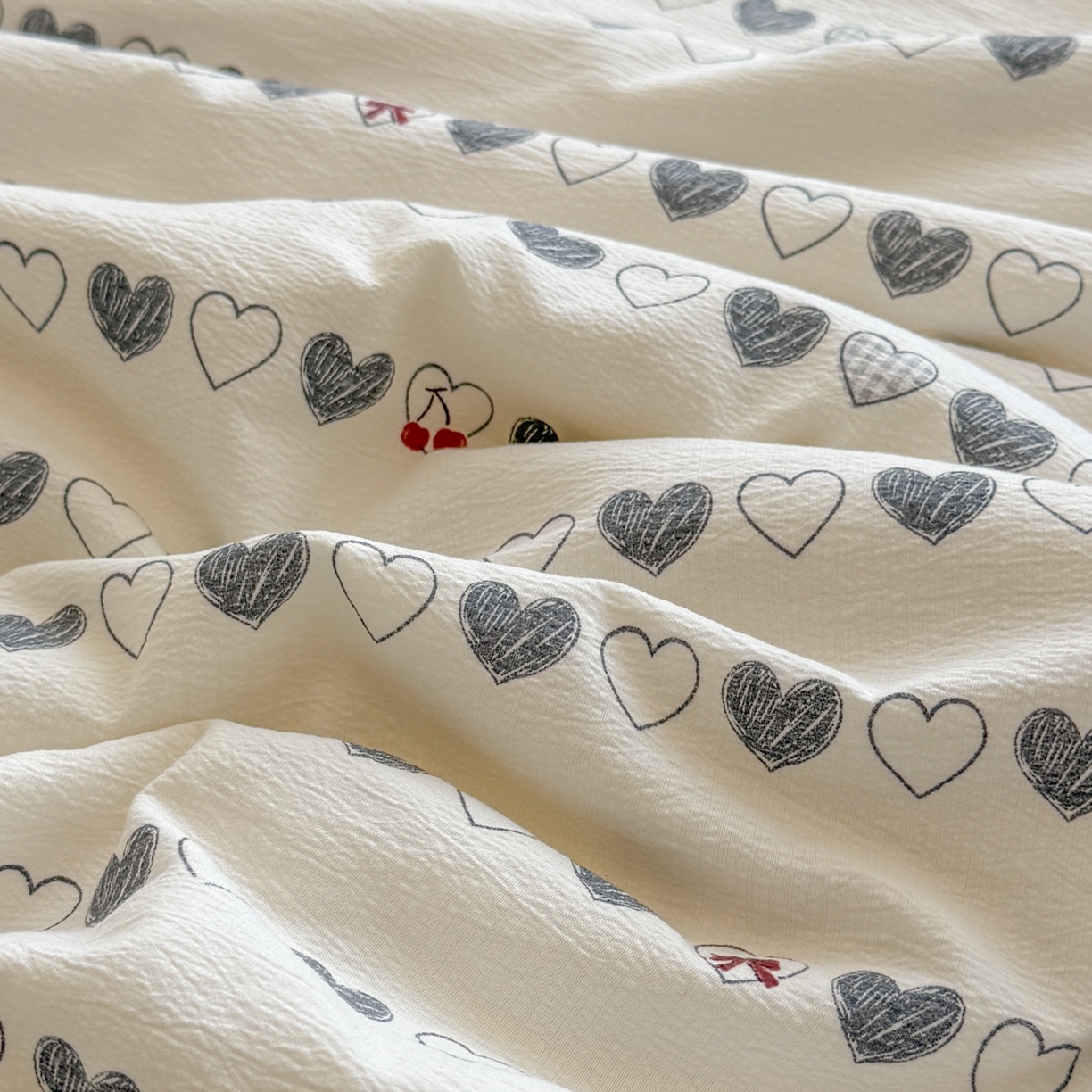 91家纺网 家纺一手货源 找家纺 名兮家居 2026春夏新款韩版花边款皱皱纱夏被夏凉被空调被 爱心格