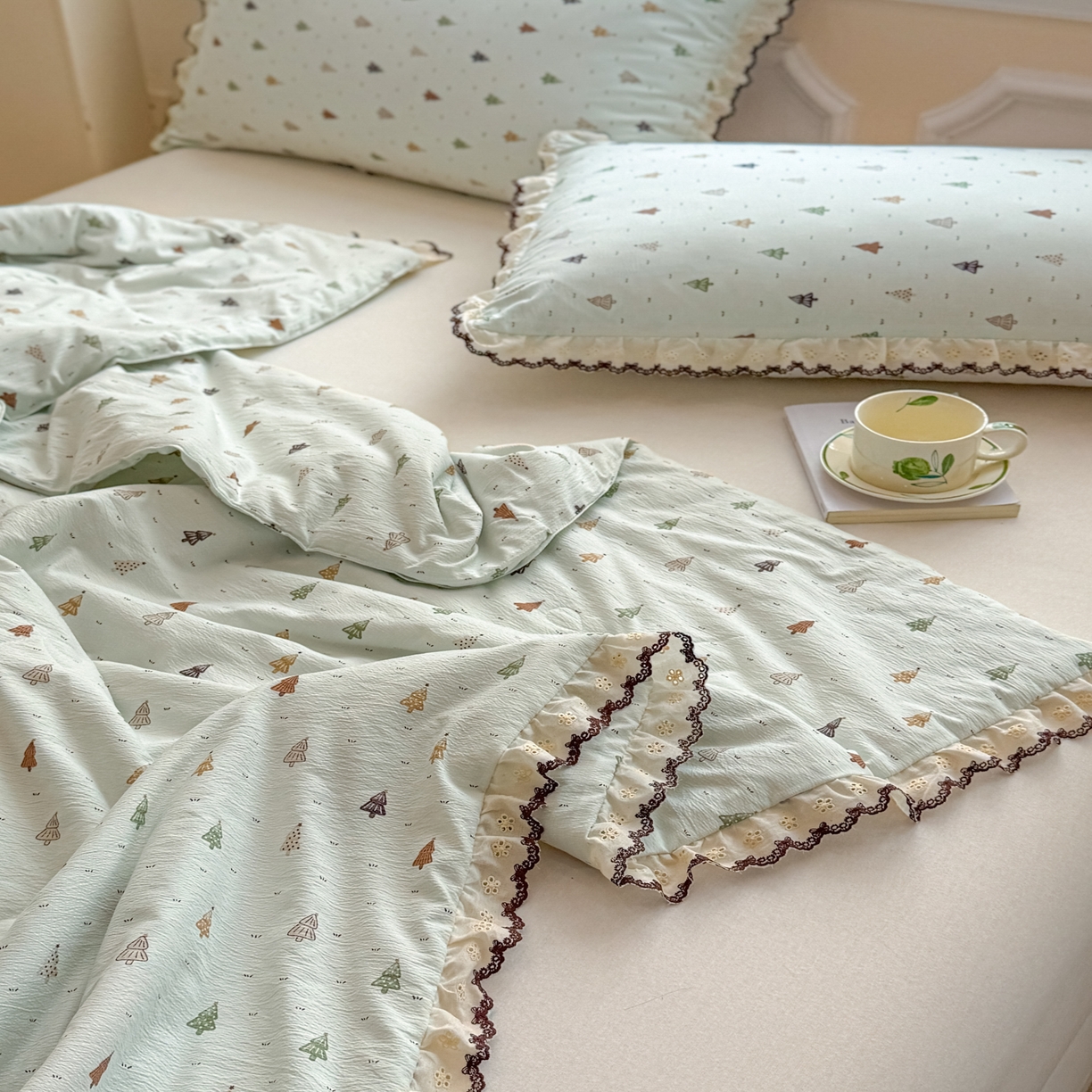 91家纺网 家纺一手货源 找家纺 名兮家居 2026春夏新款韩版花边款皱皱纱夏被夏凉被空调被 薄荷森林