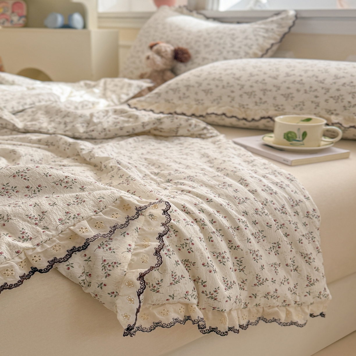 91家纺网 家纺一手货源 找家纺 名兮家居 2026春夏新款韩版花边款皱皱纱夏被夏凉被空调被 奶雾花野