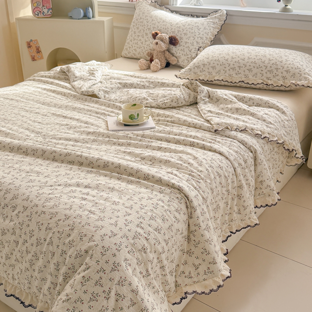 91家纺网 家纺一手货源 找家纺 名兮家居 2026春夏新款韩版花边款皱皱纱夏被夏凉被空调被 奶雾花野