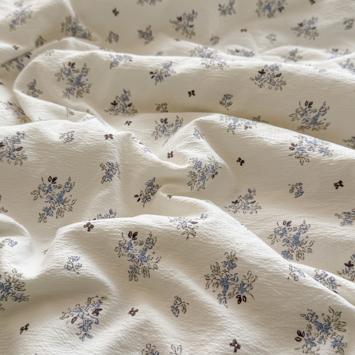 91家纺网 家纺一手货源 找家纺 名兮家居 2026春夏新款韩版花边款皱皱纱夏被夏凉被空调被 碎碎花