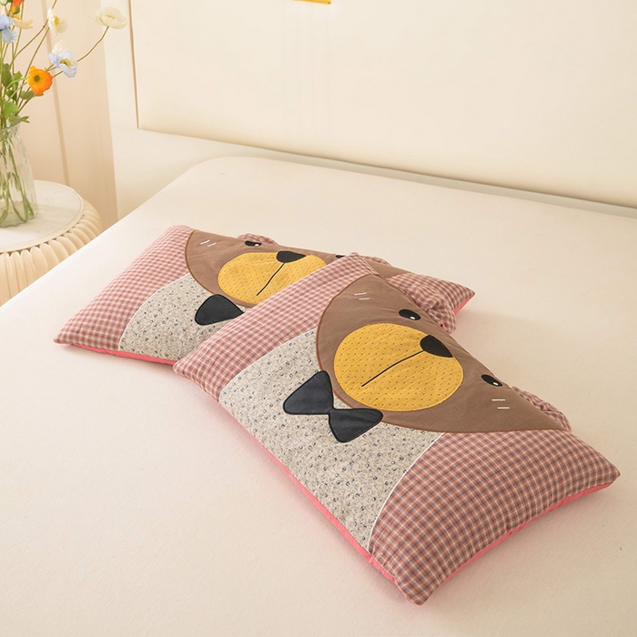 91家纺网 家纺一手货源 找家纺 梦莱家纺 2026新款水洗棉麻荞麦枕-绅士熊 枕头枕芯 绅士熊-酒红