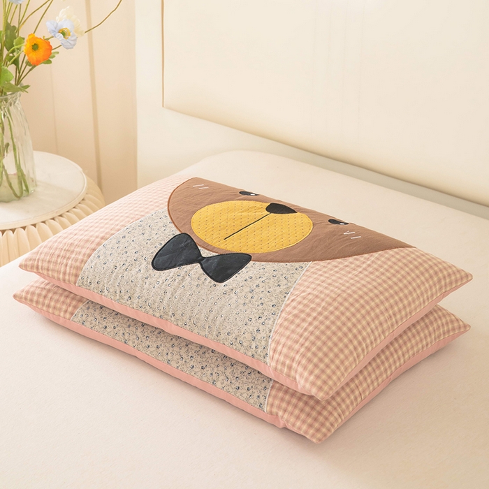 91家纺网 家纺一手货源 找家纺 梦莱家纺 2026新款水洗棉麻荞麦枕-绅士熊 枕头枕芯 绅士熊-橘红