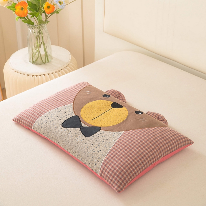 91家纺网 家纺一手货源 找家纺 梦莱家纺 2026新款水洗棉麻荞麦枕-绅士熊 枕头枕芯 绅士熊-酒红