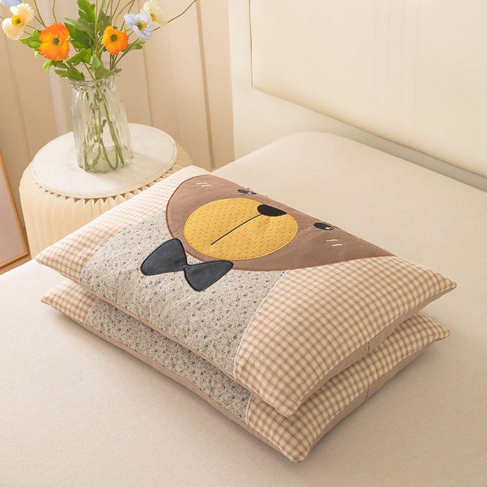 91家纺网 家纺一手货源 找家纺 梦莱家纺 2026新款水洗棉麻荞麦枕-绅士熊 枕头枕芯 绅士熊-卡其