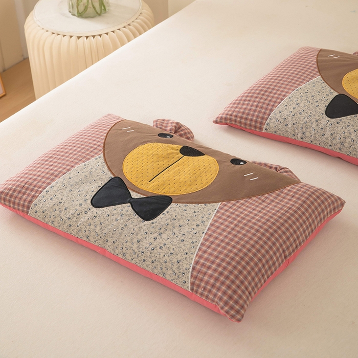 91家纺网 家纺一手货源 找家纺 梦莱家纺 2026新款水洗棉麻荞麦枕-绅士熊 枕头枕芯 绅士熊-酒红