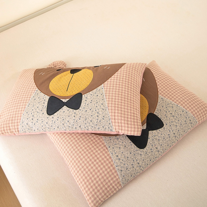 91家纺网 家纺一手货源 找家纺 梦莱家纺 2026新款水洗棉麻荞麦枕-绅士熊 枕头枕芯 绅士熊-橘红