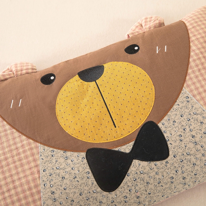 91家纺网 家纺一手货源 找家纺 梦莱家纺 2026新款水洗棉麻荞麦枕-绅士熊 枕头枕芯 绅士熊-橘红