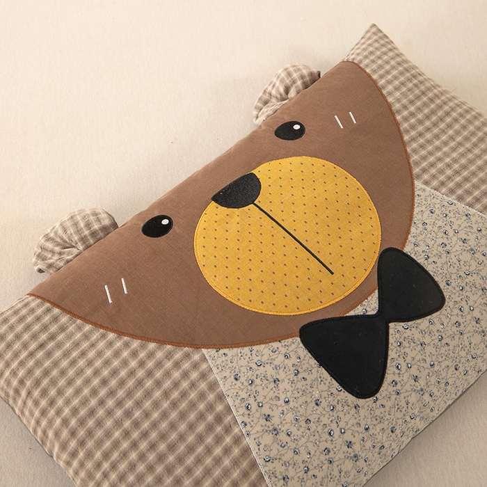 91家纺网 家纺一手货源 找家纺 梦莱家纺 2026新款水洗棉麻荞麦枕-绅士熊 枕头枕芯 绅士熊-咖