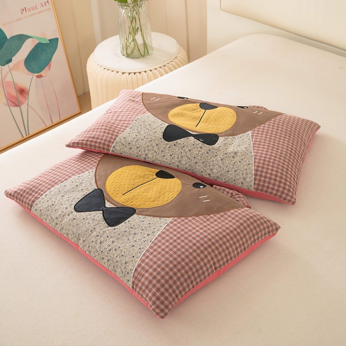 91家纺网 家纺一手货源 找家纺 梦莱家纺 2026新款水洗棉麻荞麦枕-绅士熊 枕头枕芯 绅士熊-酒红