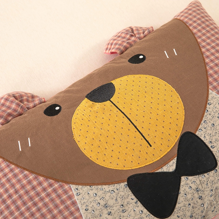 91家纺网 家纺一手货源 找家纺 梦莱家纺 2026新款水洗棉麻荞麦枕-绅士熊 枕头枕芯 绅士熊-酒红