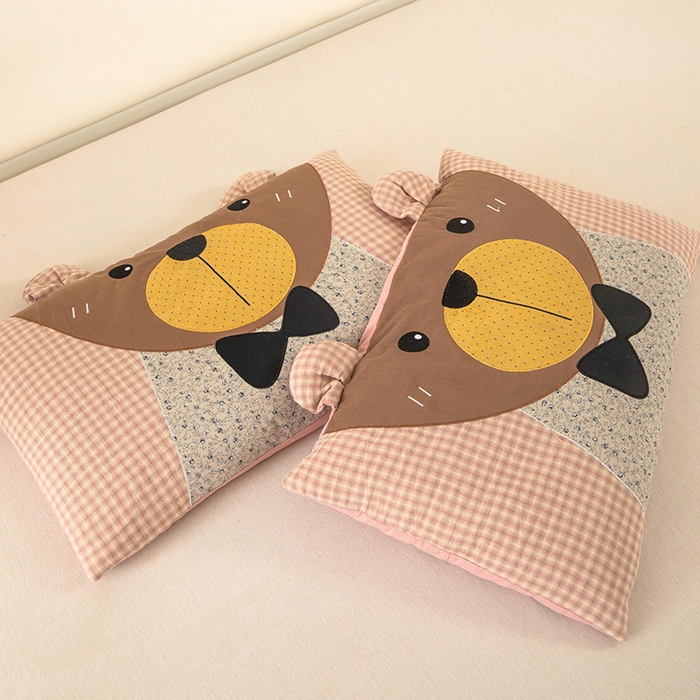 91家纺网 家纺一手货源 找家纺 梦莱家纺 2026新款水洗棉麻荞麦枕-绅士熊 枕头枕芯 绅士熊-橘红