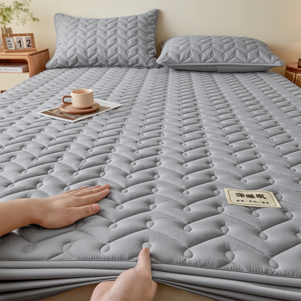 91家纺网 家纺一手货源 找家纺 九亭家纺 2026新款A类深睡眠防水夹棉床笠 深睡眠-灰色
