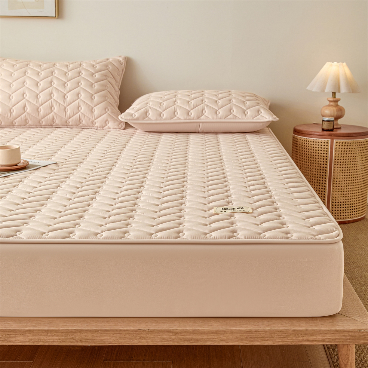 91家纺网 家纺一手货源 找家纺 九亭家纺 2026新款A类深睡眠防水夹棉床笠 深睡眠-奶咖