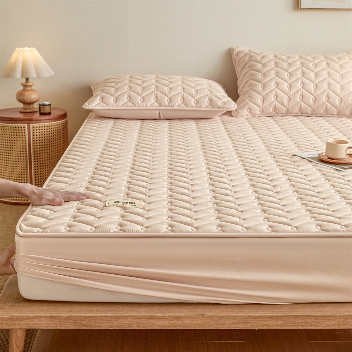 91家纺网 家纺一手货源 找家纺 九亭家纺 2026新款A类深睡眠防水夹棉床笠 深睡眠-奶咖