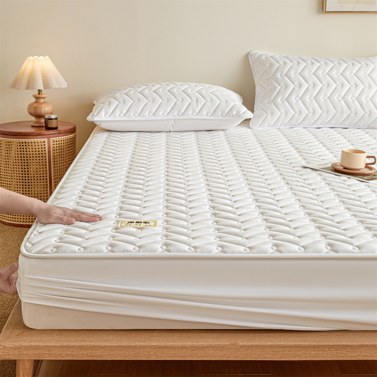 91家纺网 家纺一手货源 找家纺 九亭家纺 2026新款A类深睡眠防水夹棉床笠 深睡眠-奶昔白