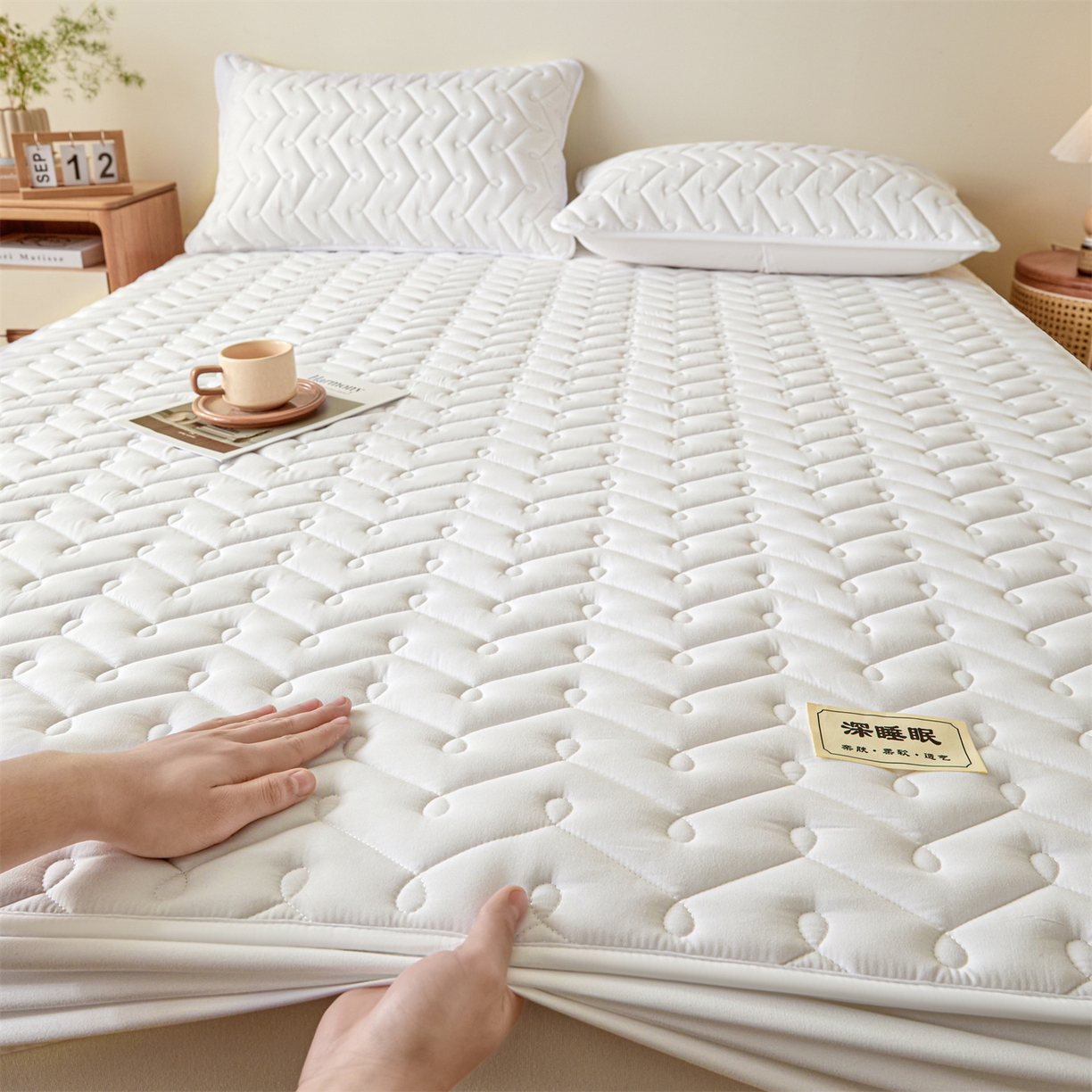 91家纺网 家纺一手货源 找家纺 九亭家纺 2026新款A类深睡眠防水夹棉床笠 深睡眠-奶昔白