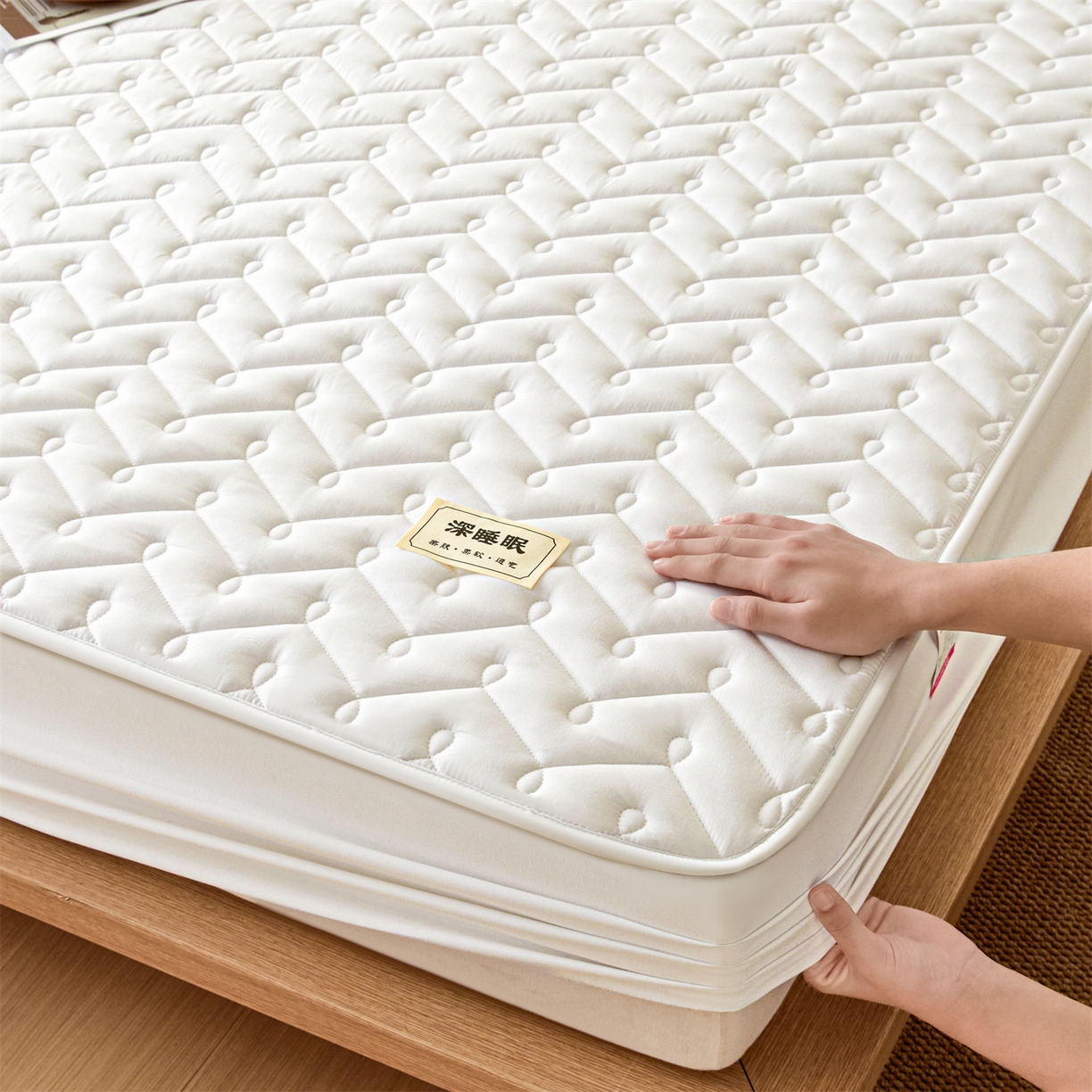 91家纺网 家纺一手货源 找家纺 九亭家纺 2026新款A类深睡眠防水夹棉床笠 深睡眠-奶昔白