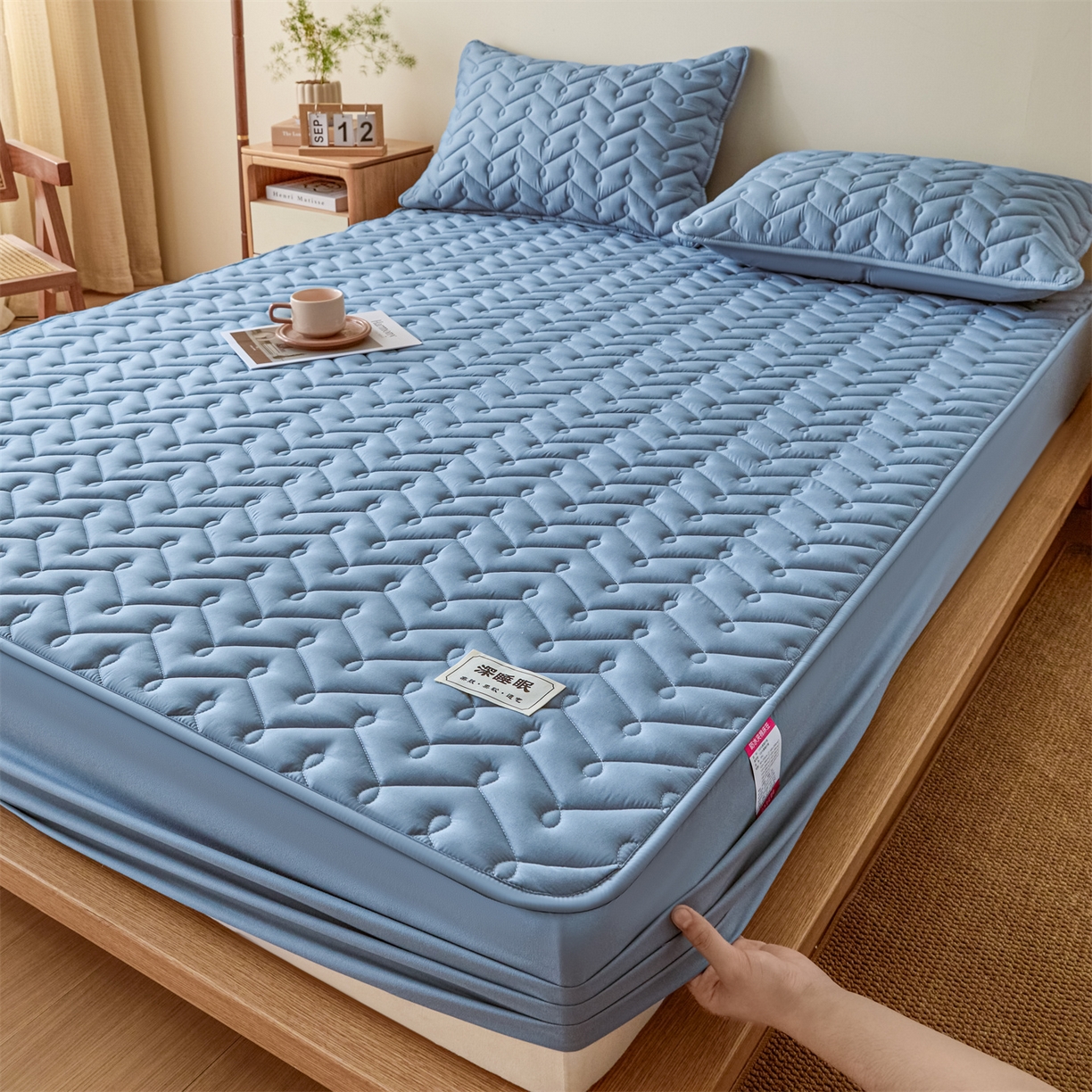 91家纺网 家纺一手货源 找家纺 九亭家纺 2026新款A类深睡眠防水夹棉床笠 深睡眠-雾蓝