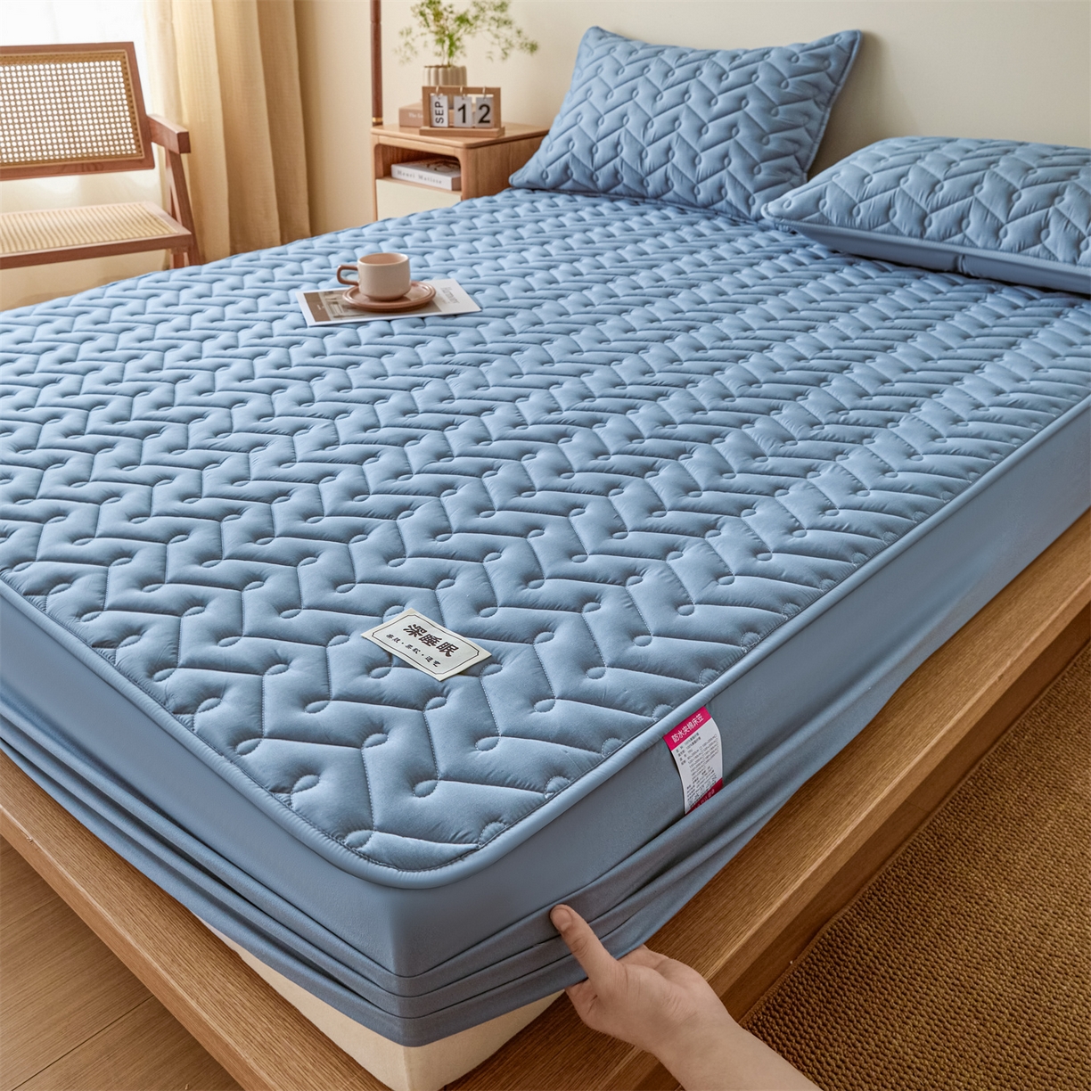 91家纺网 家纺一手货源 找家纺 九亭家纺 2026新款A类深睡眠防水夹棉床笠 深睡眠-雾蓝