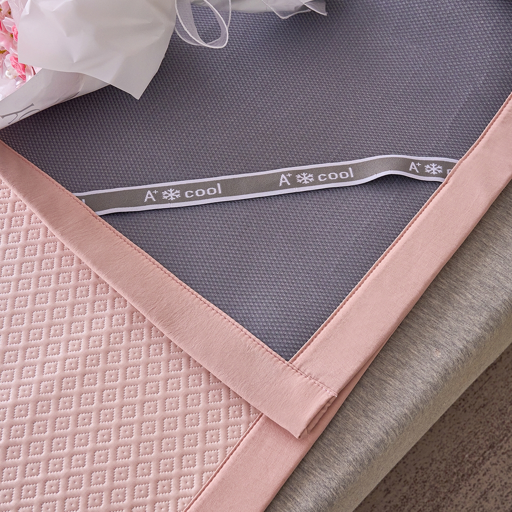 91家纺网 家纺一手货源 找家纺 莱家富 2026新款A类凉感豆豆席-平铺款 平铺款-落叶粉色