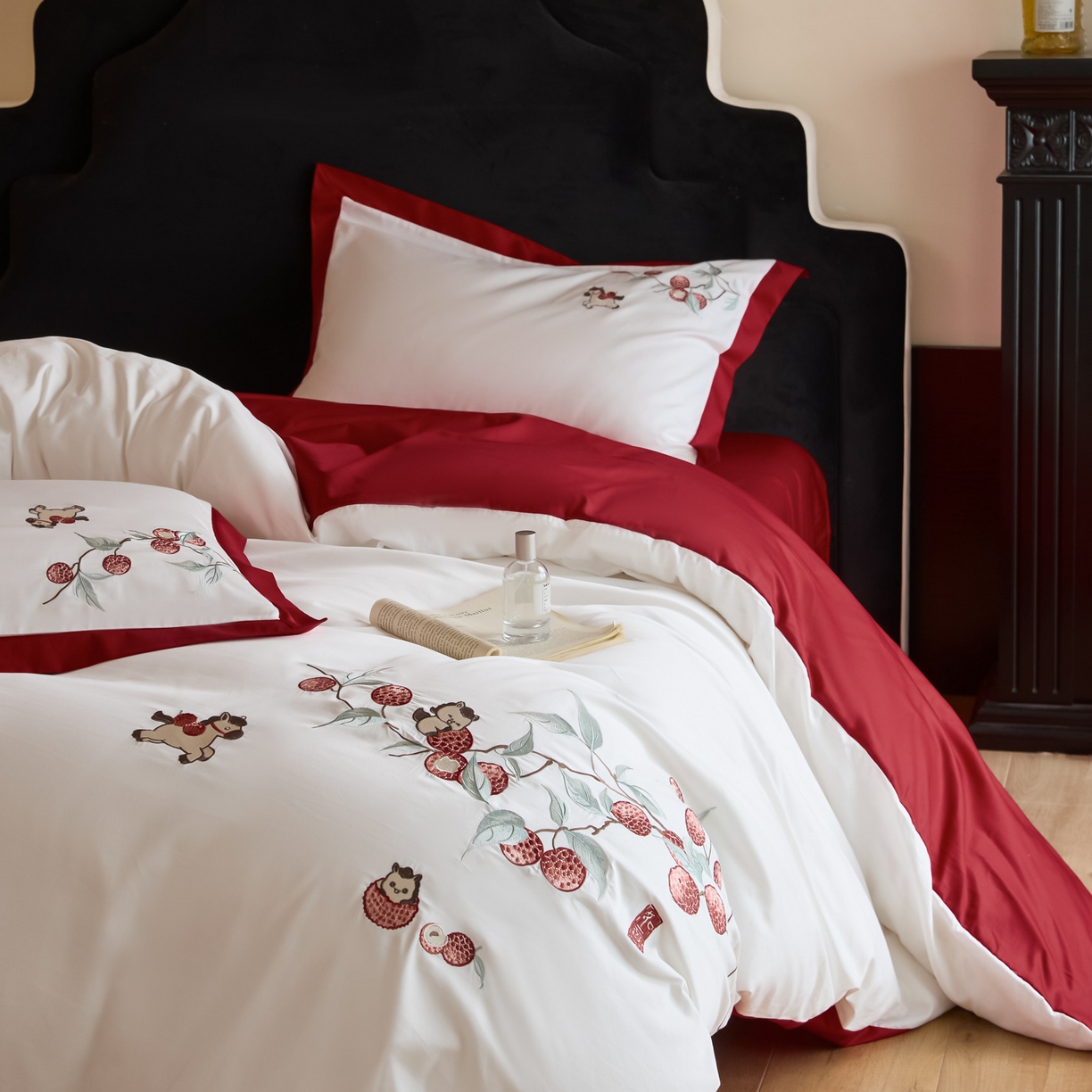 91家纺网 家纺一手货源 找家纺 （总）绒掌柜家纺（品质焕新） 2026新品100S长绒棉精密刺绣四件套-马到荔成系列-版权产品-礼盒装