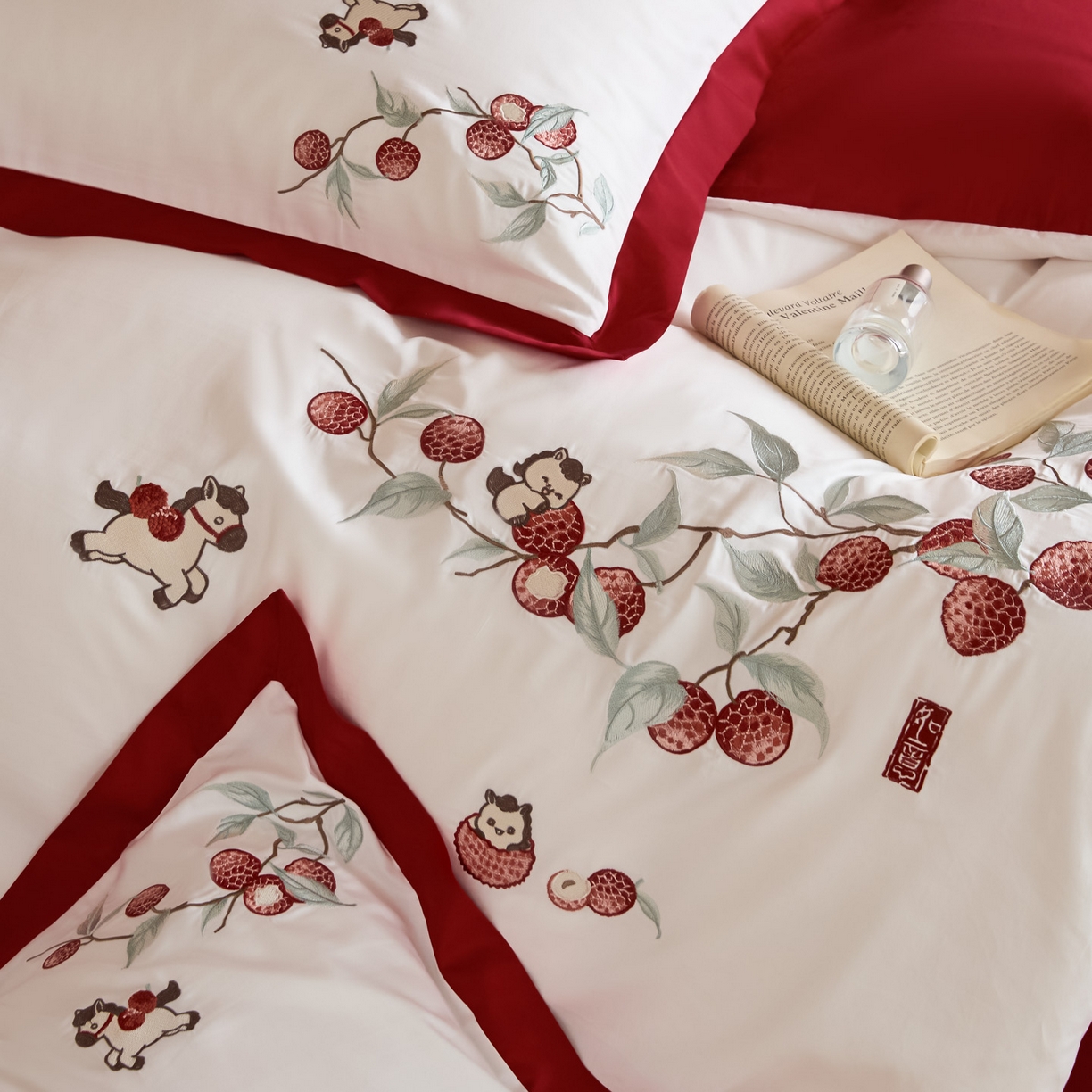 91家纺网 家纺一手货源 找家纺 （总）绒掌柜家纺（品质焕新） 2026新品100S长绒棉精密刺绣四件套-马到荔成系列-版权产品-礼盒装