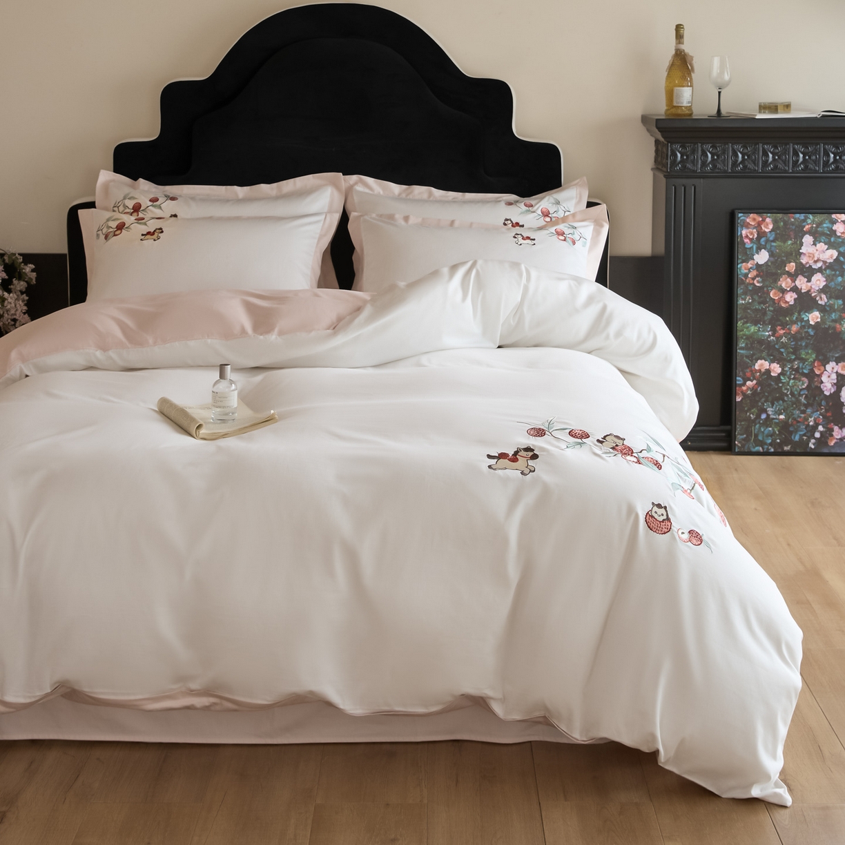 91家纺网 家纺一手货源 找家纺 绒掌柜家纺（品质焕新） 2026新品100S长绒棉精密刺绣四件套-马到荔成系列-版权产品-礼盒装 马到荔成-粉色