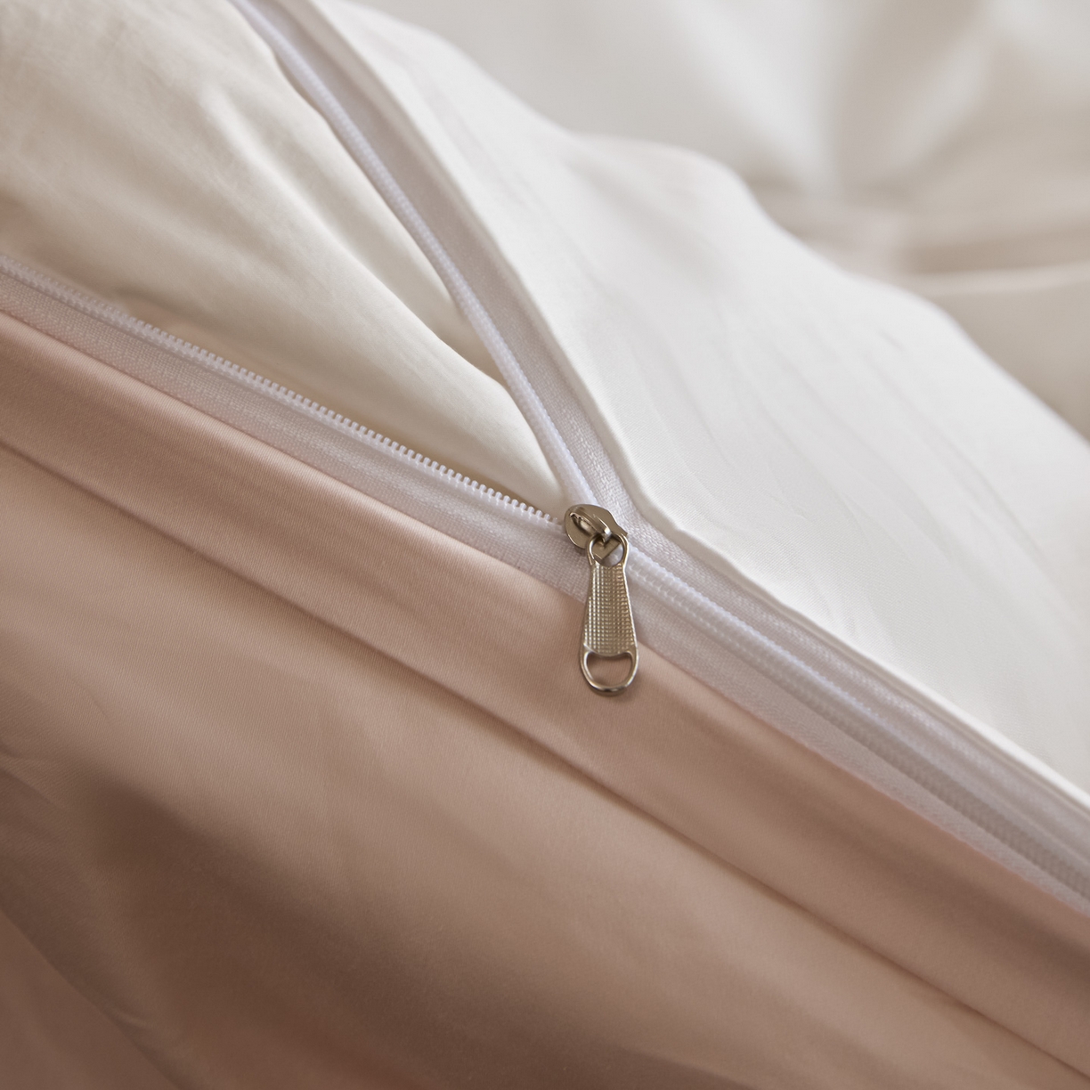 91家纺网 家纺一手货源 找家纺 绒掌柜家纺（品质焕新） 2026新品100S长绒棉精密刺绣四件套-马到荔成系列-版权产品-礼盒装 马到荔成-粉色