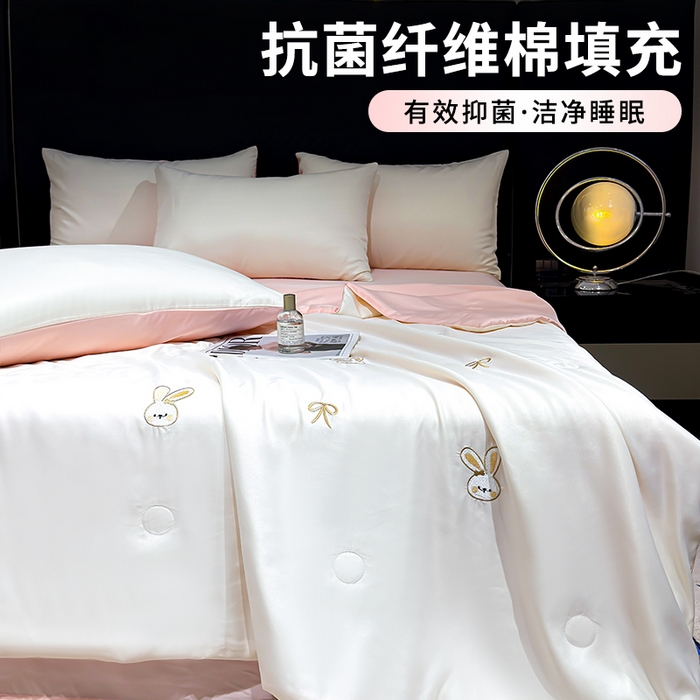 91家纺网 家纺一手货源 找家纺 憨豆家纺 2026新款刺绣水洗冰丝夏被四件套星球水洗真丝夏凉被（含抗菌棉）跨境外贸床笠款空 小兔-奶白粉