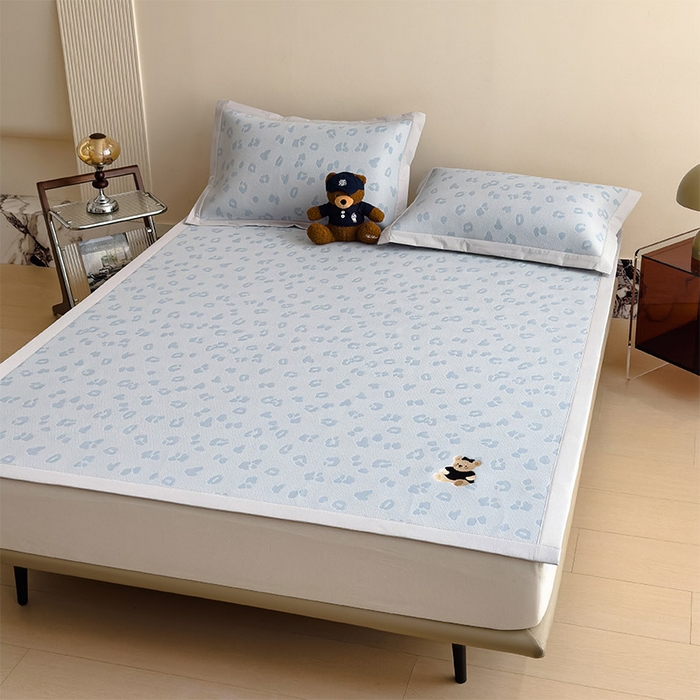 91家纺网 家纺一手货源 找家纺 （总）莱家富 2026A类母婴级凉感冰豆豆小熊刺绣凉感值过0.21冰丝席凉席席子-床席款