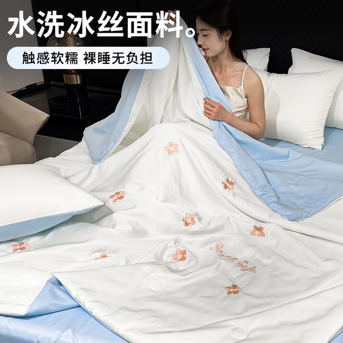 91家纺网 家纺一手货源 找家纺 憨豆家纺 2026新款刺绣水洗冰丝夏被四件套星球水洗真丝夏凉被（含抗菌棉）跨境外贸床笠款空 花朵-奶白蓝