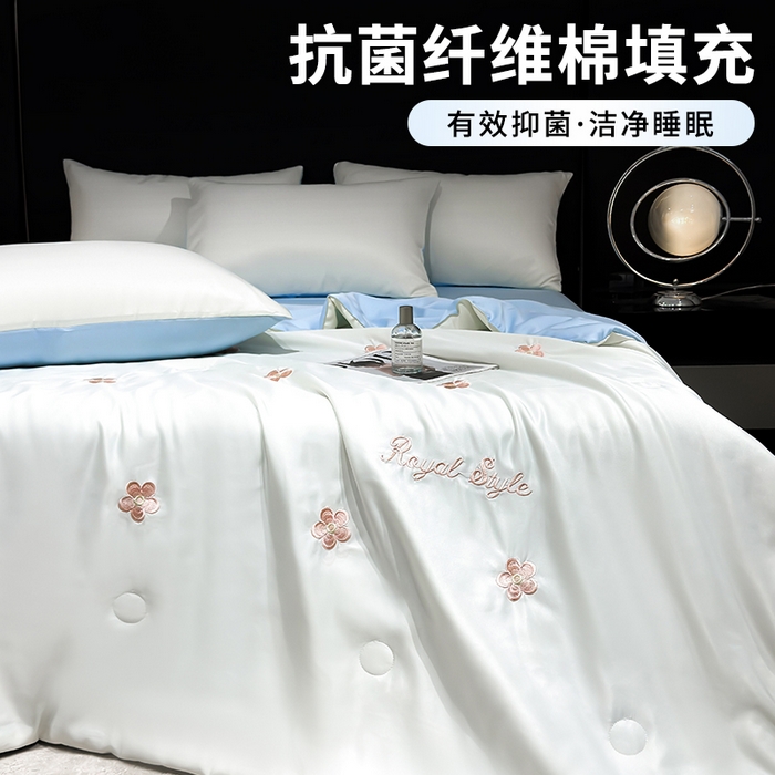 91家纺网 家纺一手货源 找家纺 憨豆家纺 2026新款刺绣水洗冰丝夏被四件套星球水洗真丝夏凉被（含抗菌棉）跨境外贸床笠款空 花朵-奶白蓝