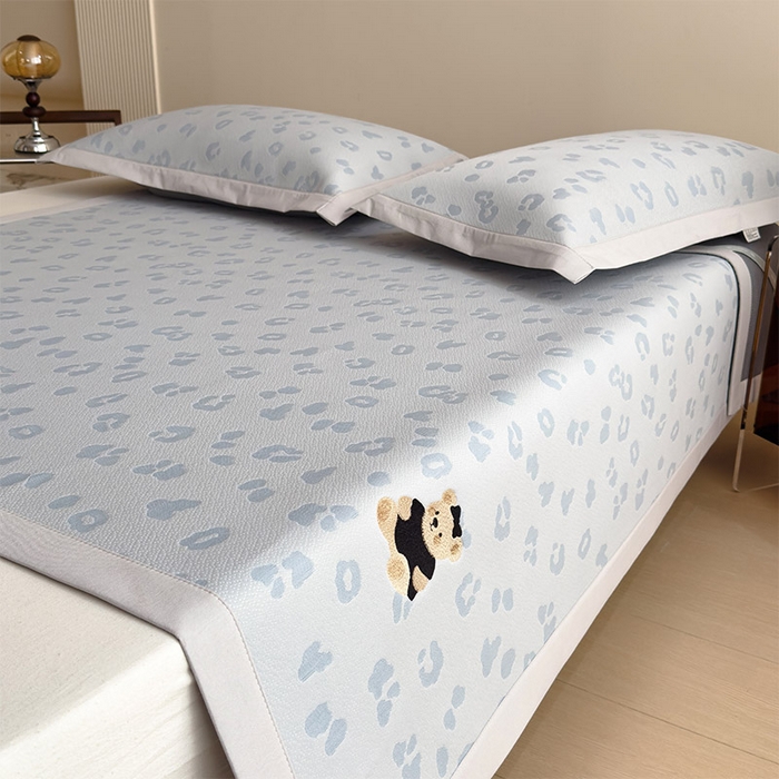 91家纺网 家纺一手货源 找家纺 （总）莱家富 2026A类母婴级凉感冰豆豆小熊刺绣凉感值过0.21冰丝席凉席（床笠款）