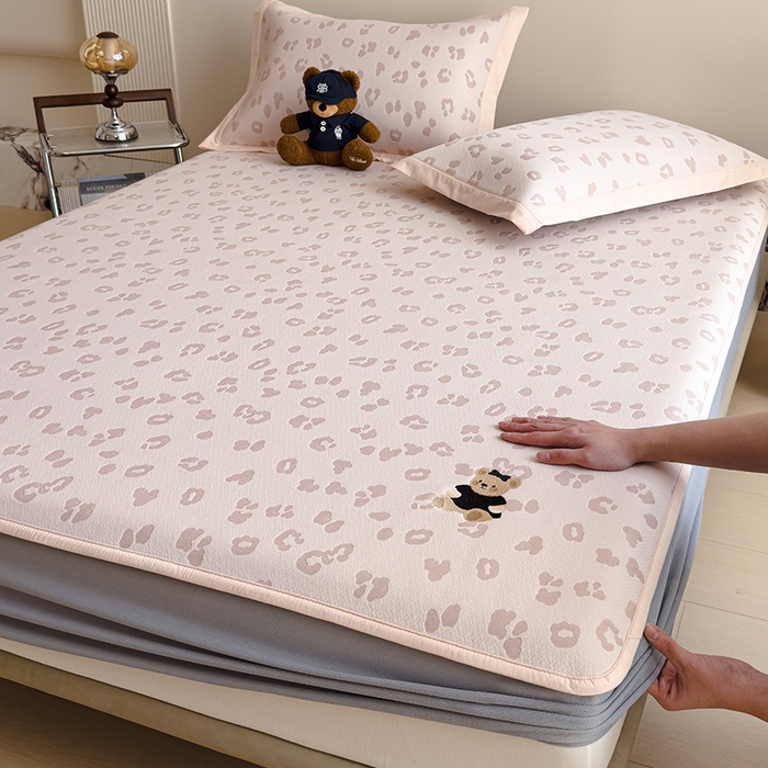莱家富 2026A类母婴级凉感冰豆豆小熊刺绣凉感值过0.21冰丝席凉席（床笠款） 小熊豹豹-粉