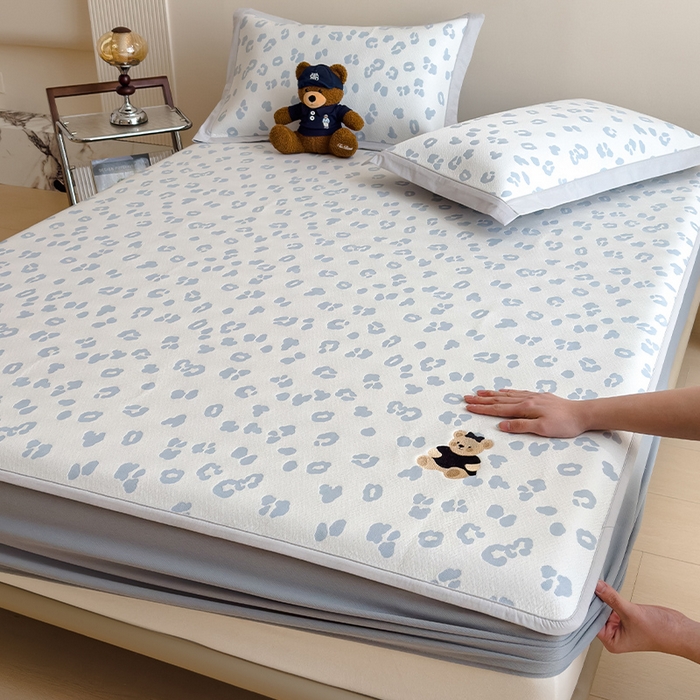 莱家富 2026A类母婴级凉感冰豆豆小熊刺绣凉感值过0.21冰丝席凉席（床笠款） 小熊豹豹-浅蓝