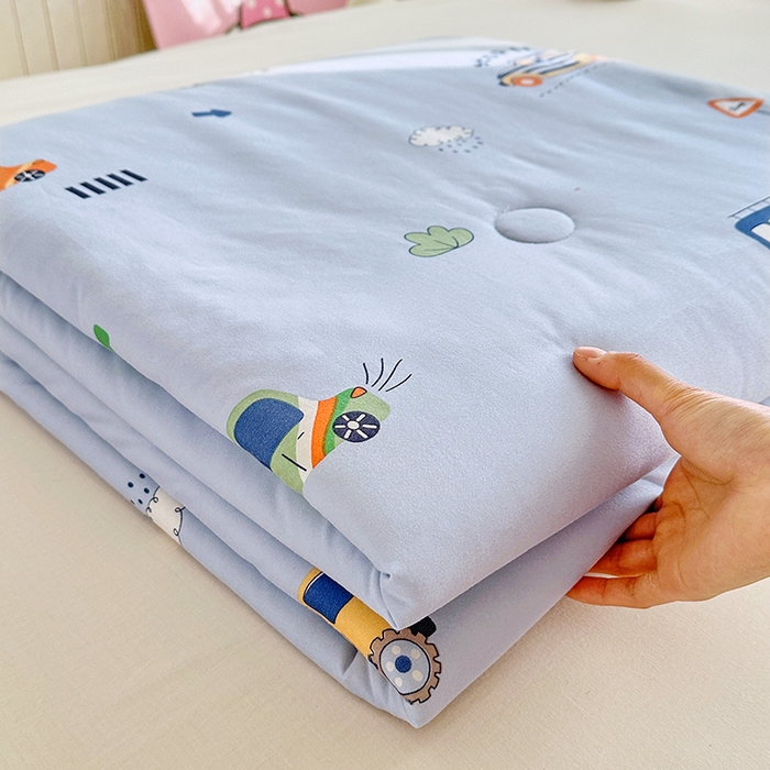 91家纺网 家纺一手货源 找家纺 宜家坊 2026新款A类针织棉嘟嘟被夏被春秋被空调被儿童学生被子被芯 小汽车