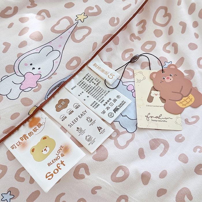 91家纺网 家纺一手货源 找家纺 宜家坊 2026新款A类针织棉嘟嘟被夏被春秋被空调被儿童学生被子被芯 星星豹纹咖