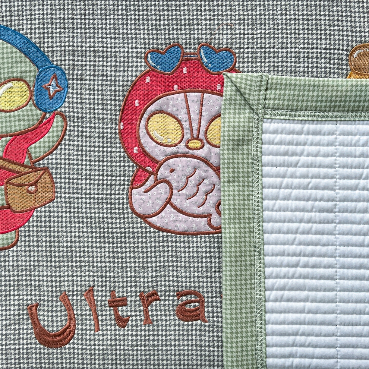 91家纺网 家纺一手货源 找家纺 宜家坊 2026直播热款贴布绣加厚仿棉古法水洗棉夹棉床盖 奥特兄妹