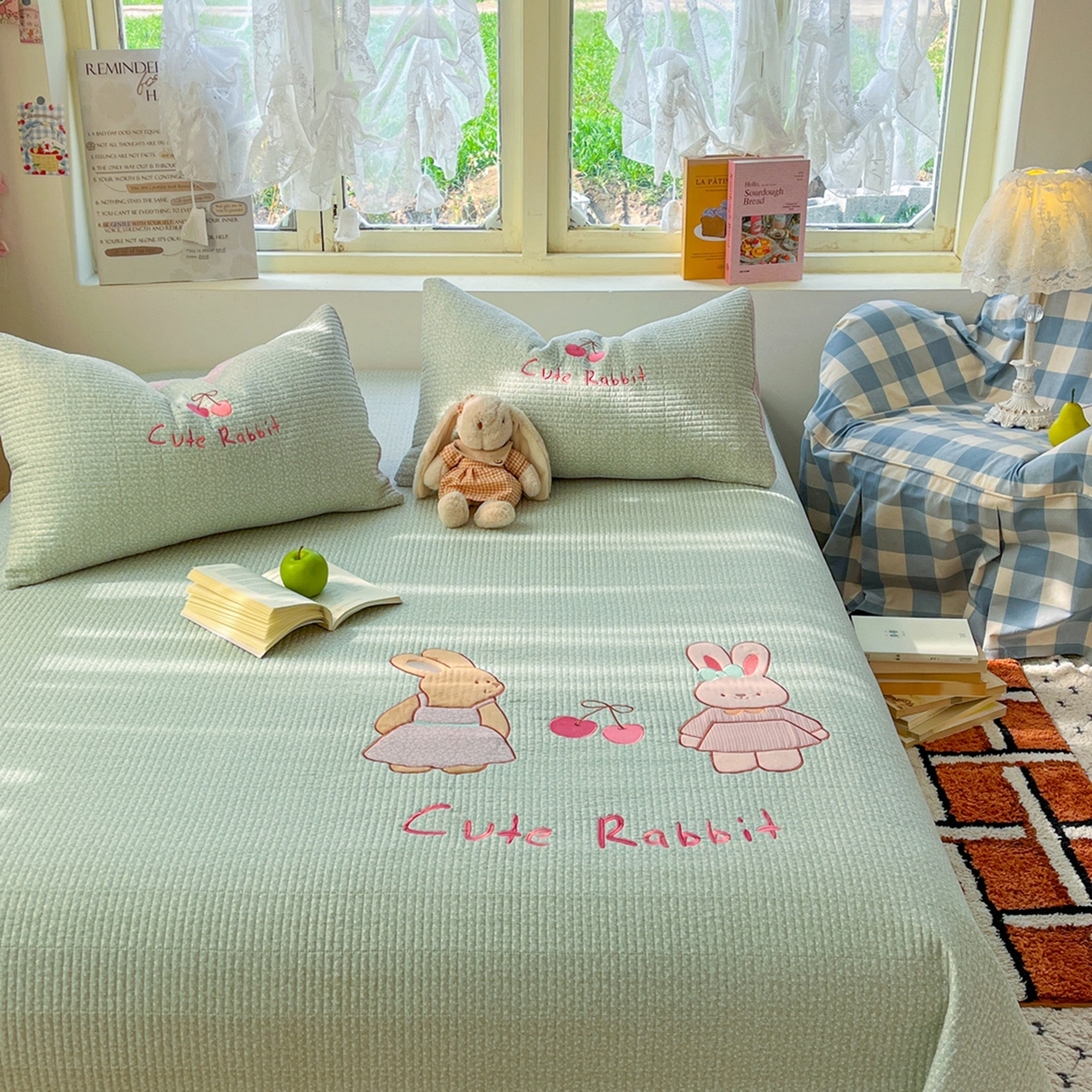 91家纺网 家纺一手货源 找家纺 宜家坊 2026直播热款贴布绣加厚仿棉古法水洗棉夹棉床盖 萌萌兔绿