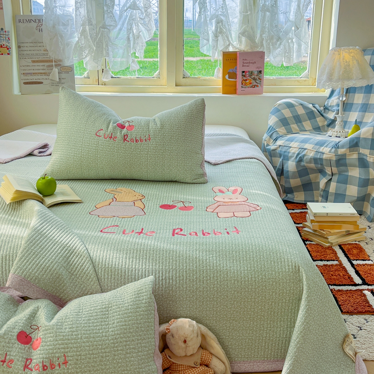 91家纺网 家纺一手货源 找家纺 宜家坊 2026直播热款贴布绣加厚仿棉古法水洗棉夹棉床盖 萌萌兔绿