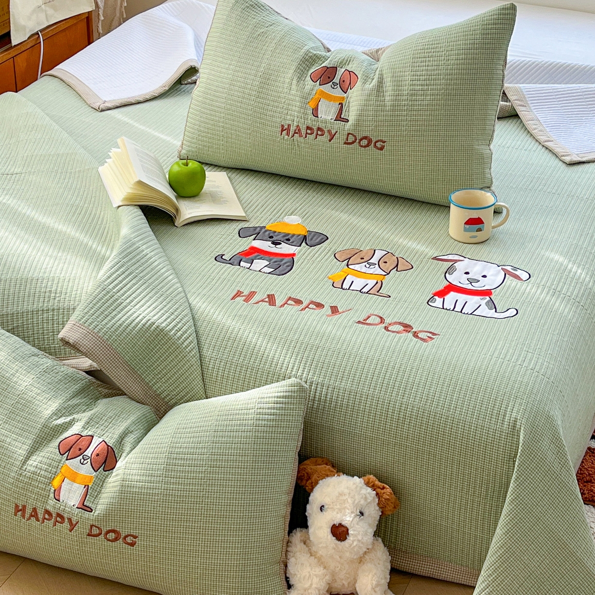 91家纺网 家纺一手货源 找家纺 宜家坊 2026直播热款贴布绣加厚仿棉古法水洗棉夹棉床盖 旺财狗狗