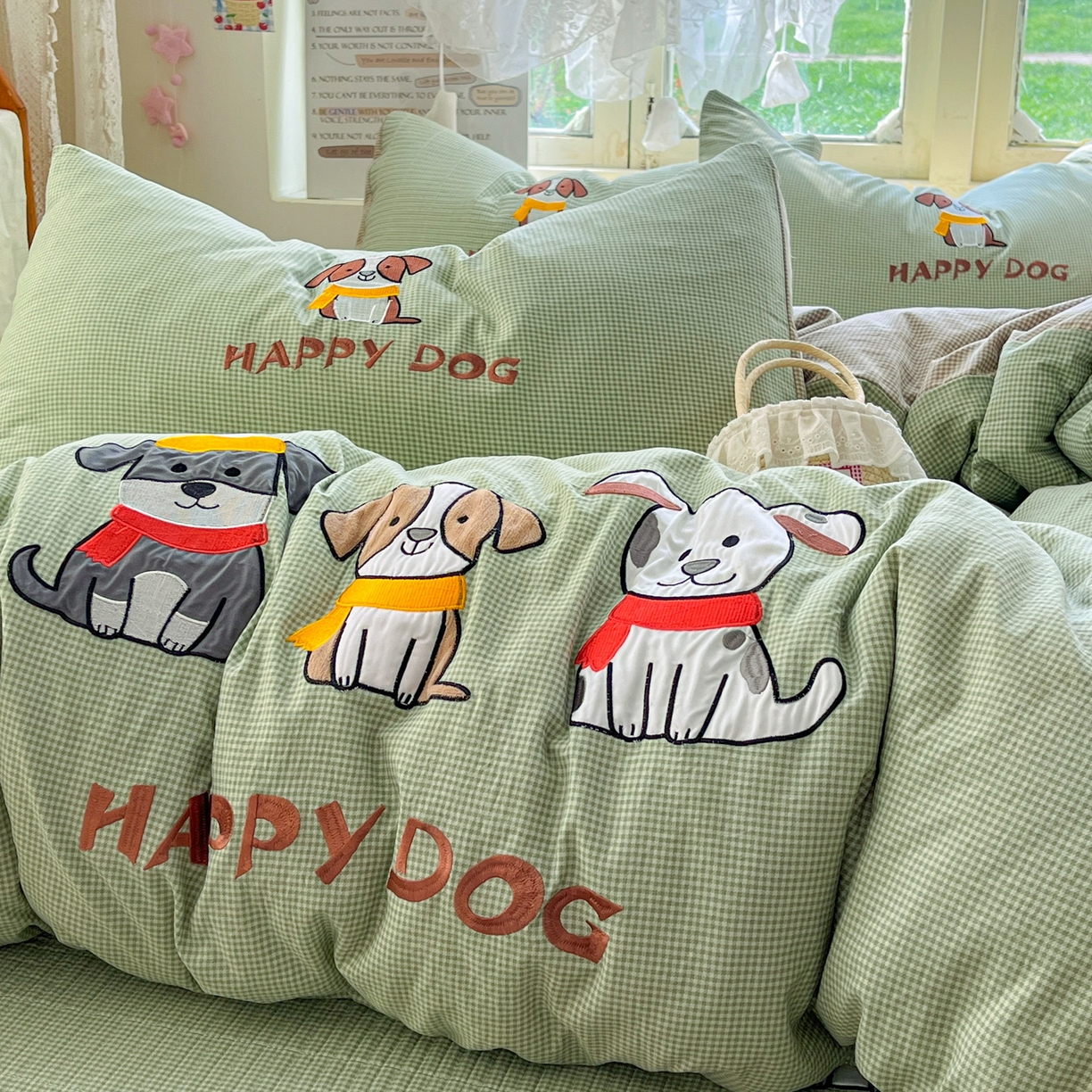 91家纺网 家纺一手货源 找家纺 宜家坊 2026直播热款贴布绣加厚仿棉古法水洗棉夹棉床盖 旺财狗狗