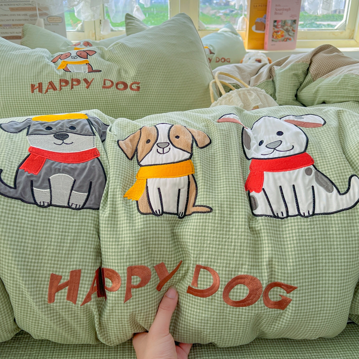 91家纺网 家纺一手货源 找家纺 宜家坊 2026直播热款贴布绣加厚仿棉古法水洗棉夹棉床盖 旺财狗狗