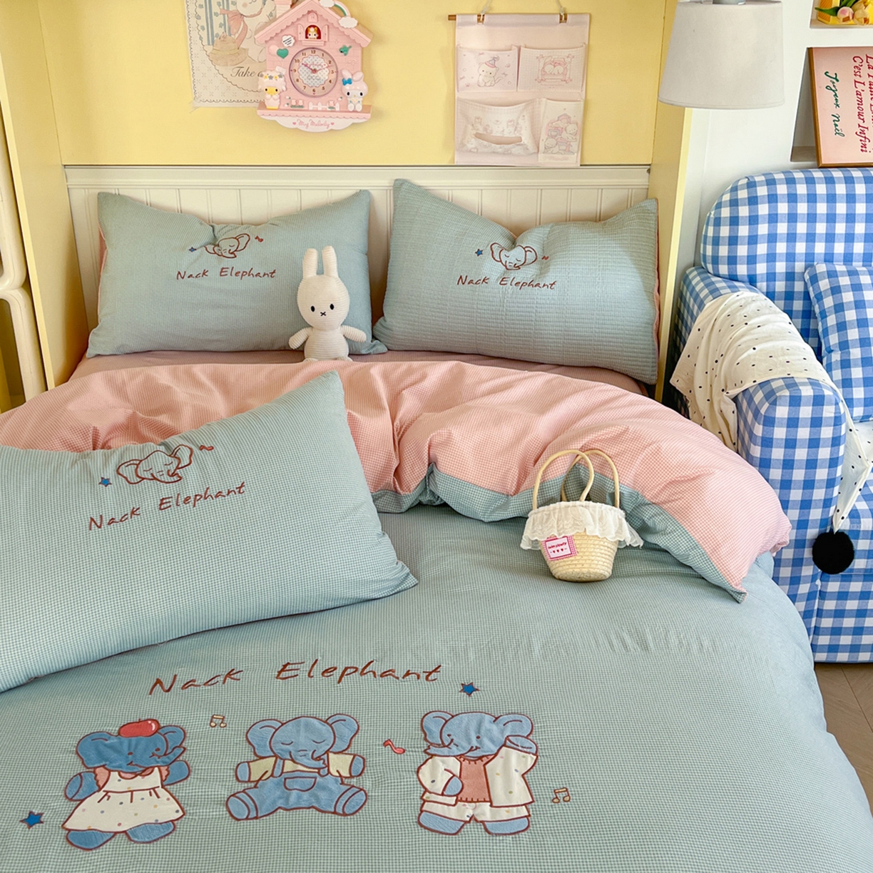 91家纺网 家纺一手货源 找家纺 宜家坊 2026直播热款卡通贴布绣加厚仿棉古棉单人双人单倍套三四件套 吉象三宝